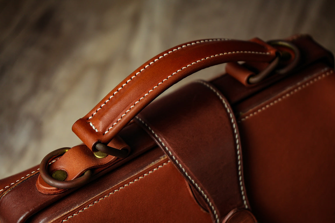 VEG TANNED EUROPEAN MINI DOCTOR BAG