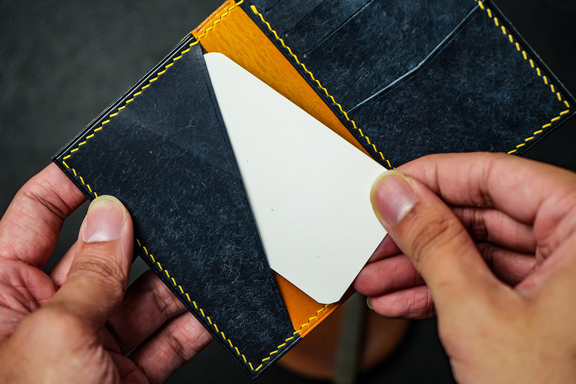 VEG TANNED BIFOLD CARD HOLDER